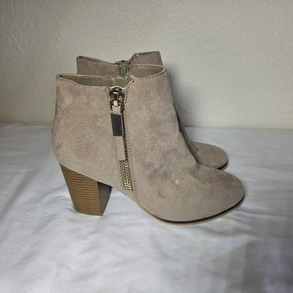 Womens Taupe Faux Suede Ankle Boots Block Heel Side Zip Booties Size 8.5 Med